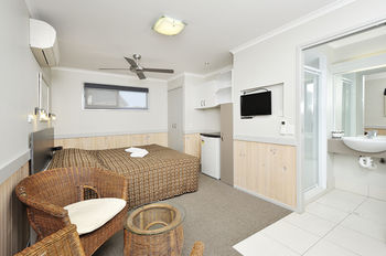 Sydney Lakeside Holiday Park - Mackay Tourism 12