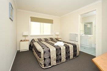 Sydney Lakeside Holiday Park - Mackay Tourism 18