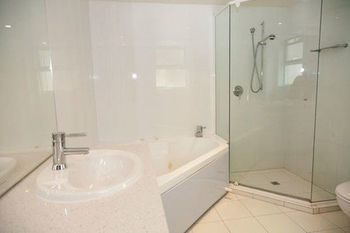 The Emerald Resort Noosa - Mackay Tourism 3