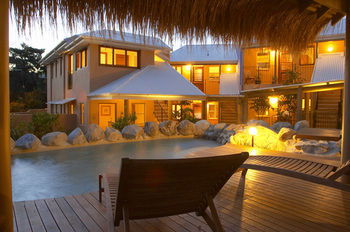 L'Auberge Noosa - Mackay Tourism 0