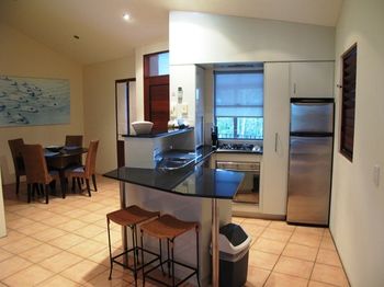 L'Auberge Noosa - Mackay Tourism 11
