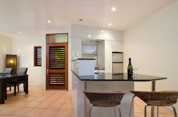 L'Auberge Noosa - Mackay Tourism 12
