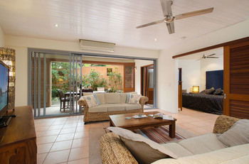 L'Auberge Noosa - Mackay Tourism 13
