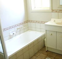 Madigan Wine Country Cottages - Mackay Tourism