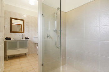 Artisan Spa Views - Mackay Tourism 7