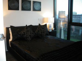 Docklands Executive Apartments - Mackay Tourism 0
