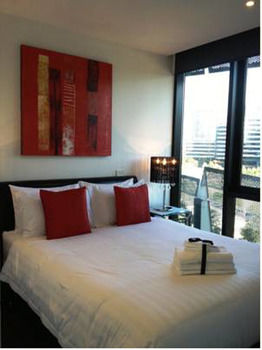 Docklands Executive Apartments - Mackay Tourism 1