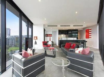 Docklands Executive Apartments - Mackay Tourism 4