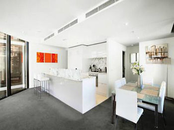 Docklands Executive Apartments - Mackay Tourism 9