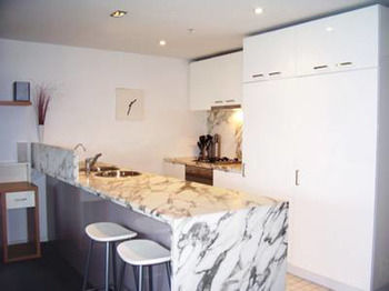 Docklands Executive Apartments - Mackay Tourism 13