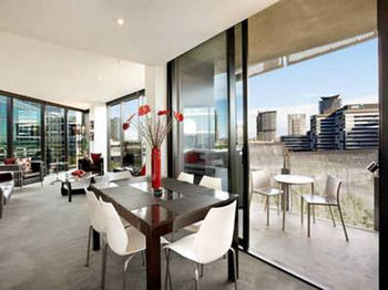 Docklands Executive Apartments - Mackay Tourism 19