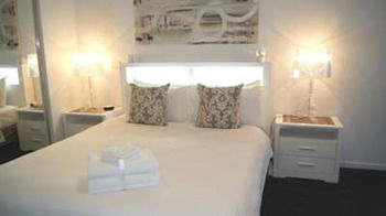 Docklands Executive Apartments - Mackay Tourism 21
