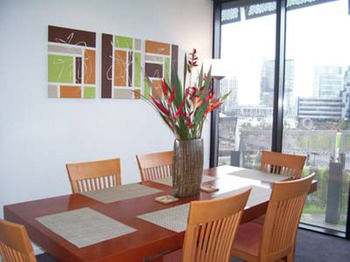 Docklands Executive Apartments - Mackay Tourism 24