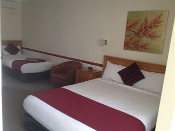 The 3 Explorers Motel - Mackay Tourism 5