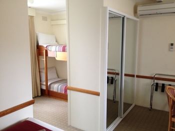 The 3 Explorers Motel - Mackay Tourism 9