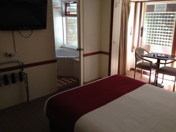 The 3 Explorers Motel - Mackay Tourism 17
