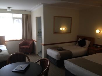 The 3 Explorers Motel - Mackay Tourism 19