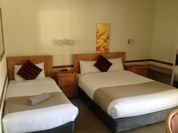 The 3 Explorers Motel - Mackay Tourism 27