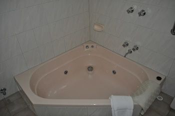 Nunawading Motor Inn - Mackay Tourism 36