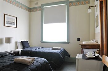 Hotel Gosford - Mackay Tourism 21