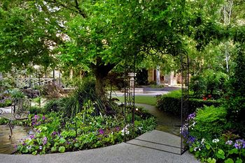 Elizabethan Lodge - Mackay Tourism 3