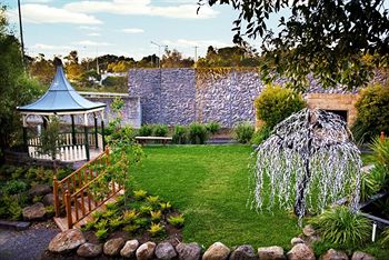 Elizabethan Lodge - Mackay Tourism 6
