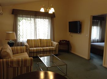 Elizabethan Lodge - Mackay Tourism 8