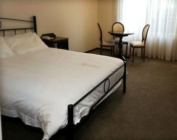 Elizabethan Lodge - Mackay Tourism 16