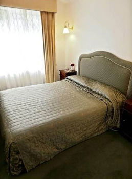 Elizabethan Lodge - Mackay Tourism 17