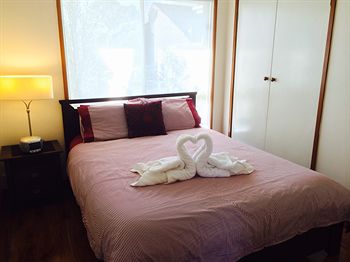 Australian Home Away @ East Doncaster Andersons Creek 1 - Mackay Tourism 3