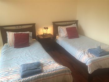 Australian Home Away @ East Doncaster Andersons Creek 1 - Mackay Tourism 4