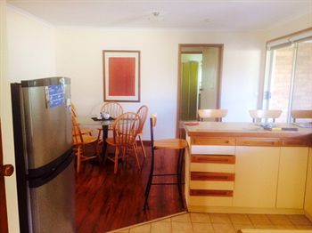 Australian Home Away @ East Doncaster Andersons Creek 1 - Mackay Tourism 9