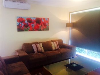 Australian Home Away @ East Doncaster Andersons Creek 1 - Mackay Tourism 13