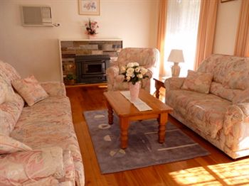 Australian Home Away @ Doncaster Grange Park - Mackay Tourism 15
