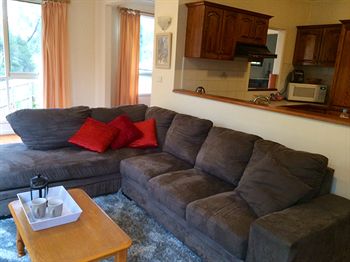Australian Home Away @ Doncaster Grange Park - Mackay Tourism 17