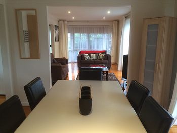 Australian Home Away Doncaster Elgar 2 - Mackay Tourism 10