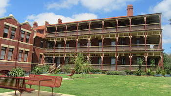 Yarra House Campus Summer Stays - Mackay Tourism 10