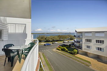 Sandy Shores Luxury Holiday Units - Mackay Tourism 4