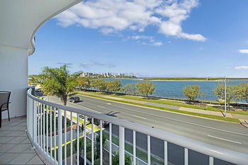 Sandy Shores Luxury Holiday Units - Mackay Tourism 5