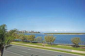 Sandy Shores Luxury Holiday Units - Mackay Tourism 20