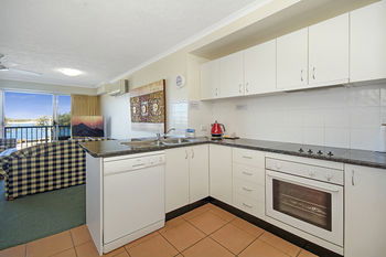 Sandy Shores Luxury Holiday Units - Mackay Tourism 23