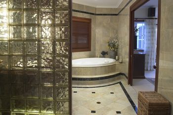 Kingfishers Manor @ Noosa - Mackay Tourism 7