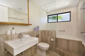 Jacaranda Noosa - Mackay Tourism 4