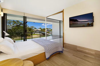 Jacaranda Noosa - Mackay Tourism 12