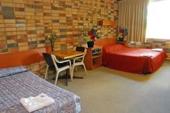 Palms Hotel Motel Chullora - Mackay Tourism 1