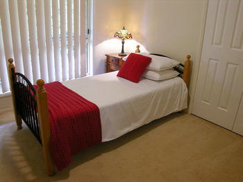 Apple Tree Cottage & Studio - Mackay Tourism 4