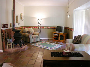 Apple Tree Cottage & Studio - Mackay Tourism 11