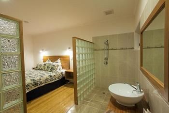 Coverdales B & B At Eumundi - Mackay Tourism 2
