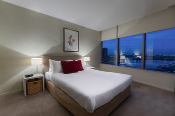Docklands Serviced Apartments - Mackay Tourism 24