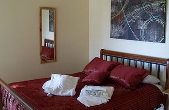 Treetops Accommodation Montville - Mackay Tourism 15